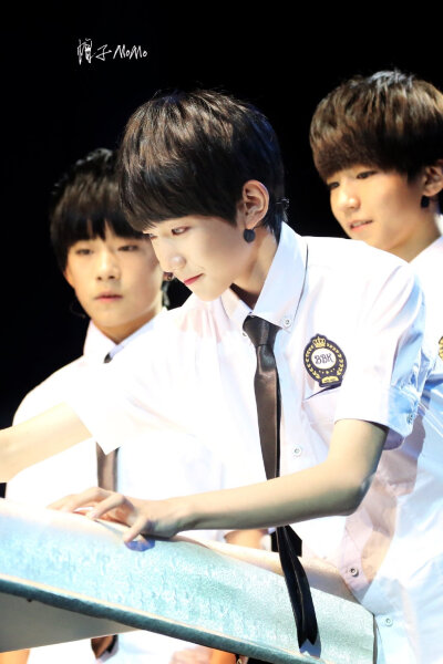 @TFBOYS-王源 遇见你，是一场美丽却不真实的梦....