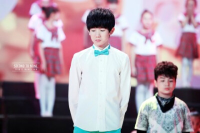 #王源# #TFBOYS王源# 140821 开学第一课录制 9P