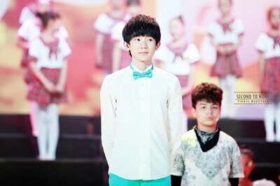 #王源# #TFBOYS王源# 140821 开学第一课录制 9P