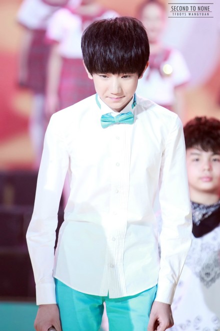 #王源# #TFBOYS王源# 140821 开学第一课录制 9P