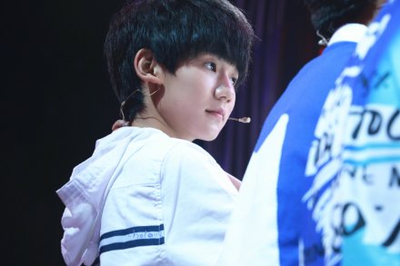 #王源# #TFBOYS王源# 140828 年代秀录制 4P