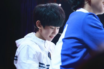 #王源# #TFBOYS王源# 140828 年代秀录制 4P