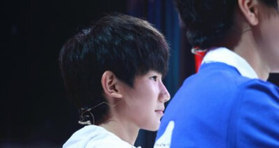 #王源# #TFBOYS王源# 140828 年代秀录制 4P