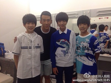 全中国最可爱的TFBOYS，放心吧！会照顾好他们的！@深圳卫视年代秀