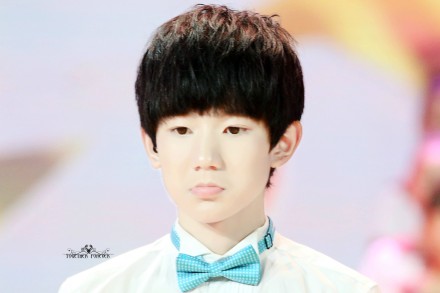 #TFBOYS# #TFBOYS王源# 140821开学第一课录制 9p~ 你眼中有春与秋，胜过我见过爱过的一切山川与河流 #初见千凯源，倾心复十年#