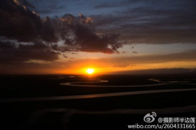 #带着微博去旅行# 此景只应天上有，人间哪得几回见，巴音布鲁克-通天河-九曲十八弯@新疆旅游志 @新疆旅游局 @新疆国际旅游摄影节 @大美新疆 @伊犁天马旅游节 @带着微博去旅行 @中国国家地理 @中国摄影师联盟@宋羽-吉…