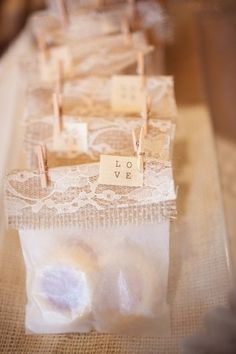 (via Elizabeth Anne Designs: The Wedding Blog - Classic, Timeless Weddings)