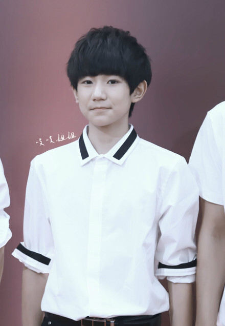 140827 红毯 小王子，会一直喜欢你 @TFBOYS-王源 修图by团子