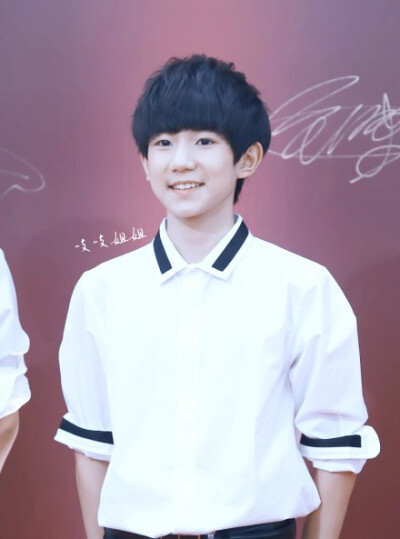 140827 红毯 小王子，会一直喜欢你 @TFBOYS-王源 修图by团子