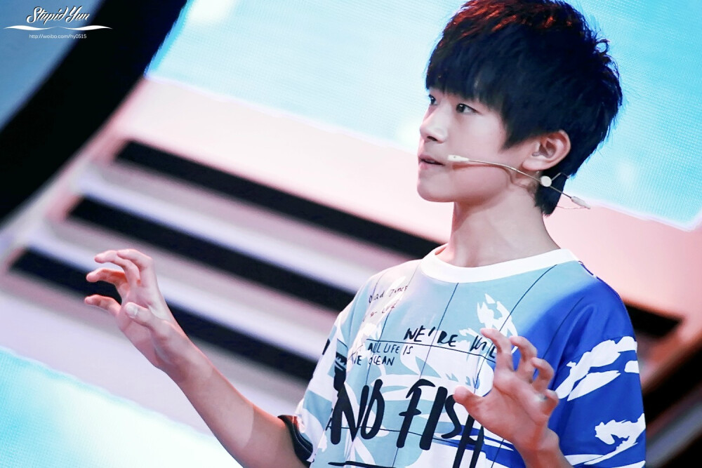 #TFBOYS易烊千玺# 140828 深圳卫视年代秀 2P 小狼仔☆*:.?. o( ′ ▽ ` )?o .?.:*☆