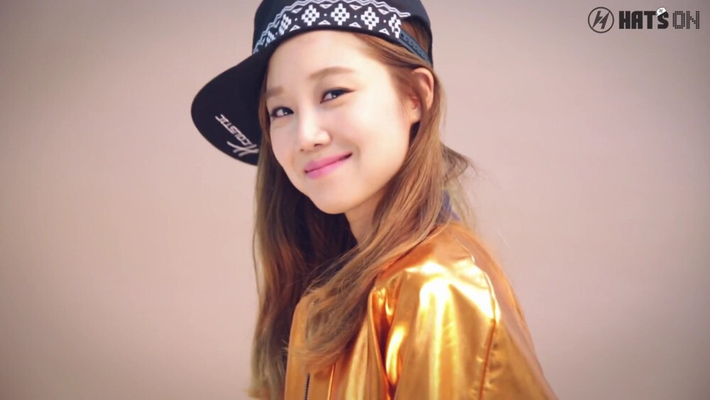 孔晓振吧 上传于9月2日 19:50 来自360安全浏览器 140902.2014FW.hat’s on#孔晓振#&amp;amp;#朴宰范#&amp;amp;#B1A4#秋冬广告拍摄视频：|[孔曉振吧]14FW Hat's on MAKING 下载视频请戳吧内：http://t.cn/RhLa7TR