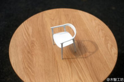 【新品设计进展】我们设计的第一把扶手椅，3D打印的模型效果，尚未定稿。向汽车设计学习，采用完全流线型的设计语言。希望大家多提建议，我们还在继续调整完善中。