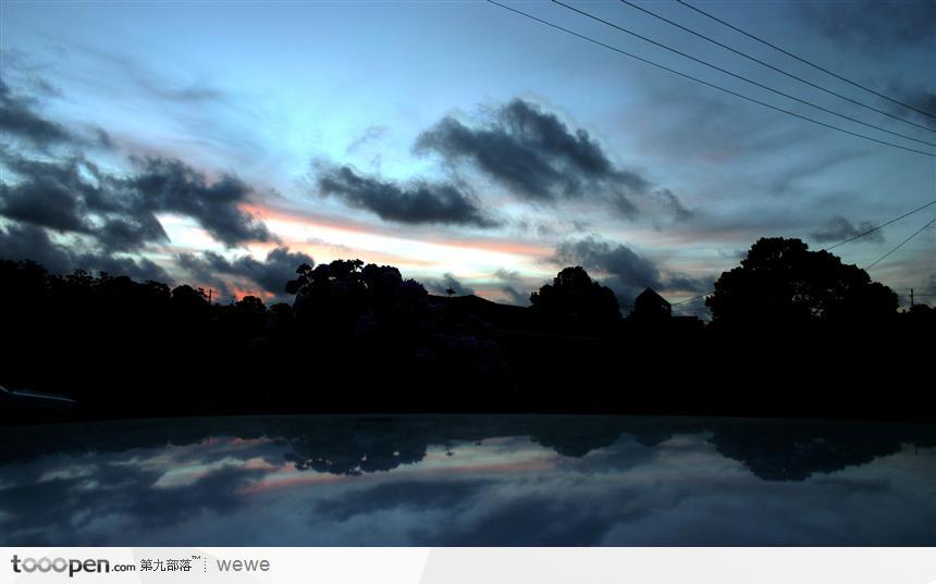 湖面夜暮霞光