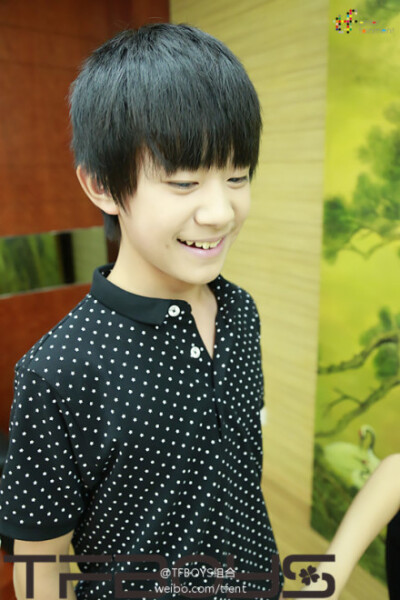 #TFBOYS#这周末就要迎来传统的中秋佳节了，除了和家人团聚，品月饼赏月外，这次的中秋让TFBOYS陪大家过是否也会格外的惬意呢？今晚TFBOYS将参与湖南卫视中秋晚会的录制，昨天的彩排也是格外顺利，今天要不先送上几张…