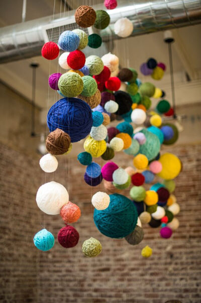 七彩毛线团 hanging yarn balls