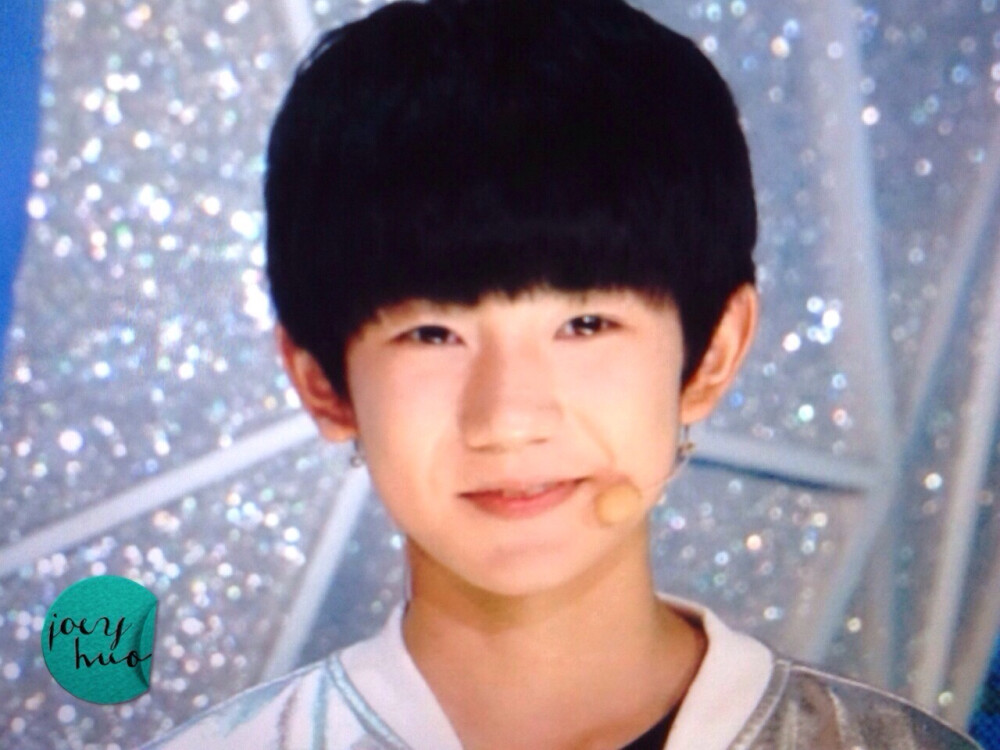 @鸭梨山大霍JOEY 140904 湖南卫视中秋晚会 @TFBOYS-王源 迟了还是发一发弟弟吧 真好看 姐姐也是可以安心回去读书了