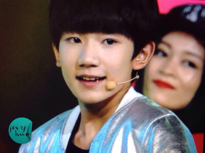 @鸭梨山大霍JOEY 140904 湖南卫视中秋晚会 @TFBOYS-王源 迟了还是发一发弟弟吧 真好看 姐姐也是可以安心回去读书了