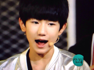 @鸭梨山大霍JOEY 140904 湖南卫视中秋晚会 @TFBOYS-王源 迟了还是发一发弟弟吧 真好看 姐姐也是可以安心回去读书了