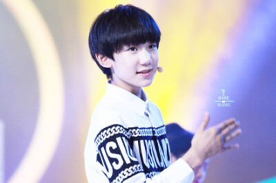 王源 TFBOYS王源 源源 源少 09-03中秋晚彩排 cr: 2babewang