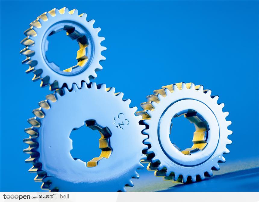 三个齿轮啮合
