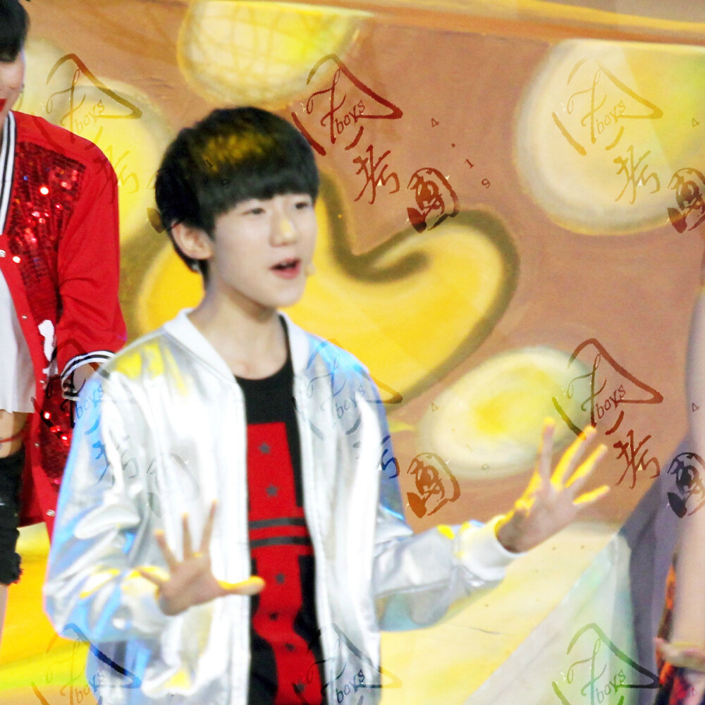 @国考团 #20140904湖南中秋晚会# #TFBOYS王源# 推开夜的天窗，对源源说愿望。说…你现在的愿望是什么？【制图：七七 前线： 大红 XX:兔叔 】