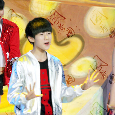 @国考团 #20140904湖南中秋晚会# #TFBOYS王源# 推开夜的天窗，对源源说愿望。说…你现在的愿望是什么？【制图：七七 前线： 大红 XX:兔叔 】