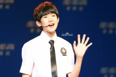 #TFBOYS# 140826重庆步步高见面会 #王源# 高清1P “多喜欢你叫Honey，甜言蜜语 在我心里爱你，腾空写日记，甜蜜的心，充满惊奇，都不会腻，让我往心里用心品味你 ”晚安#初见千凯源，倾心复十年#