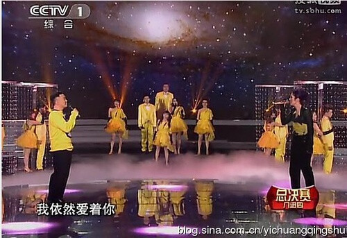 2012年，陈奕迅忙得不得了，DUO巡回演唱会，而杨千嬅则热衷于公益，她参加了央视的《央视合唱团》，但是不管陈奕迅有多忙，杨千嬅只给他打了一个电话，他立即推掉工作，飞到北京支持她的公益事业，两人合唱了《因为爱情》《浮夸》，现场两人亲密互动，这次是两人在内地首次同台对唱的首秀，就连主持人撒贝宁也在现场开上了两人的玩笑：“吴克群给陈奕迅打了8次电话，周笔畅都跑到香港去找了，结果谁也没请来，千嬅队长是怎么把Eason请过来的呀？”千嬅说：“其实他这两天很多工作的，但没想到只打了一个电话他就答应过来了。”陈奕迅笑答：好友比赛为公益是好事，有好事自己一定要来，何况只要千嬅开口，好事坏事他都会过来支持