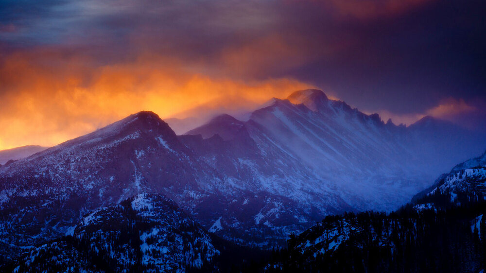 群山在雾霭中穿行 RockyMountainNP