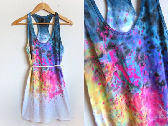 DIY splash dye rather than tie dye! On my list of crafts for the summer!