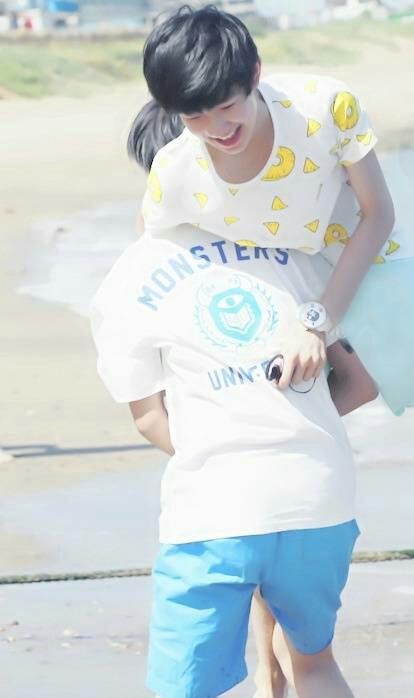 hing！//@世界第一仓兔: 倒数第三张我没看过//@虎牙xi-: 我的态度 //@呼啦啦扛个圈er:首页YKer出来撕//@KarRoy凯源love92118:对滴对滴//@凯源唯扛把子:也4偶的态度