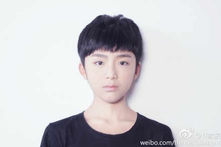  开学啦！在刚过去的暑假中，大家都做了些什么呢？TF家族的练习生们也趁着暑假认真训练呢！不过，在训练的时候都会发生些什么好玩儿的事情呢？让我们一起来看看练习生们的日常吧~！小师弟们，萌萌哒~！ |练习生们的日常