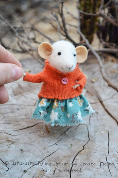 little felted mouse