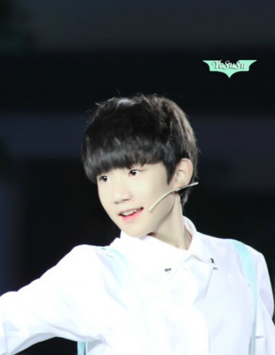 #王源# #TFBOYS王源# 140908 央视中秋晚会直播 4P