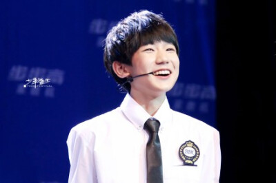 2014/8/26#TFBOYS##王源#【@TFBOYS-王源 看见你的笑，感觉雨水也是甜的。】#少年盛世# Lofter&amp;gt;&amp;gt;http://t.cn/Rv0fRCA