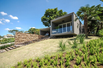 Casa ME is a private home located in Jambeiro, São Paulo, Brazil.