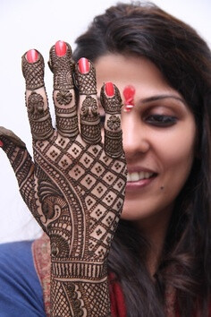 Mehndi Designs For Back Hands