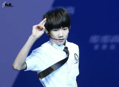 #TFBOYS王源# 源哥 小弟随叫随到 //@东北大源帅:hiang！源哥罩我