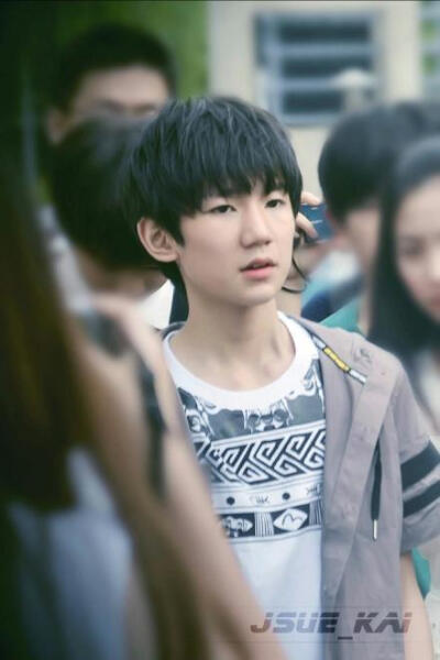 #TFBOYS王源# 源哥 小弟随叫随到 //@东北大源帅:hiang！源哥罩我