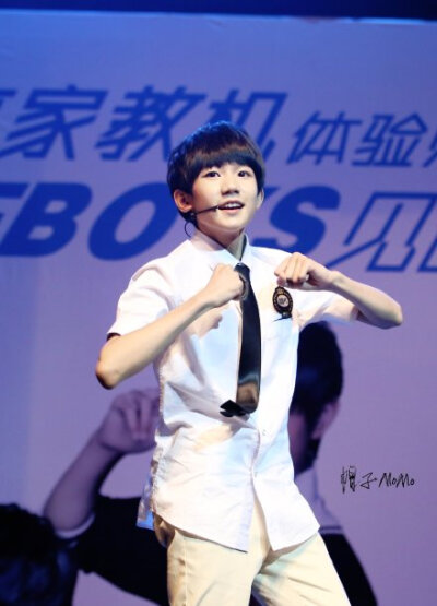 #王源# #TFBOYS王源# 140826 步步高重庆见面会 1P