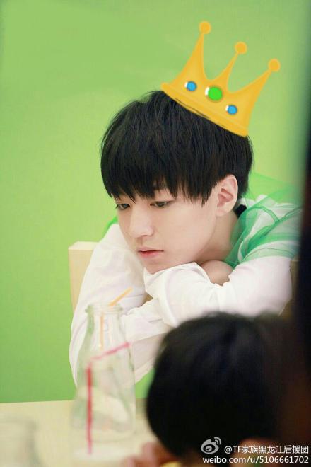 #TFBOYS王俊凯0921生日快乐# 黑龙江后援团又来发消息了！根据现有的实际情况，后援团的小伙伴们决定在小凯生日当天举办庆生活动，有时间并有意愿的四叶草们可以来参加哦，惊喜多多，欢乐多多！还可以一展你们的歌喉哦！ 时间：9月21号14：00 地点：香坊区万达大歌星@TF家族后援会 @TFBOYS官方后援会