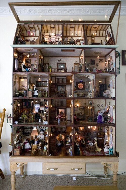 Look this dollhouse