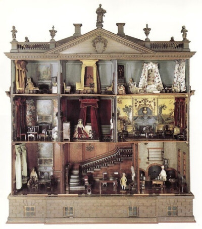 18th century dollhouse.