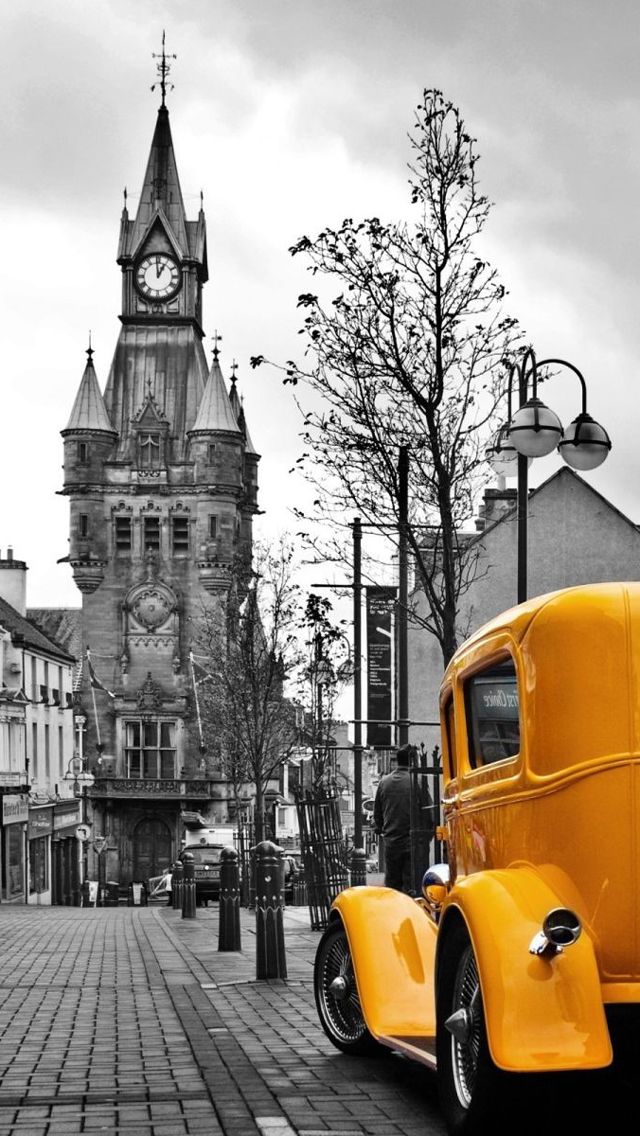 City and Yellow Vintage Car - iPhone wallpaper @mobile9