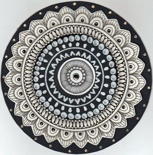 BLOG.SUZANNEMCNEILL.COM: Zentangle 7 - Inspiring Circles, Zendalas and Shapes