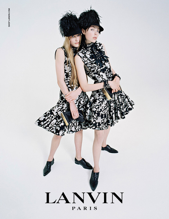 Lanvin（浪凡）发布2014秋冬系列广告大片，时尚摄影师 Tim Walker 执镜，本季品牌邀来超模Edie Campbell（伊迪·坎贝尔）及其家人配合广告拍摄，穿出品牌不同风格，尽显时髦风范。