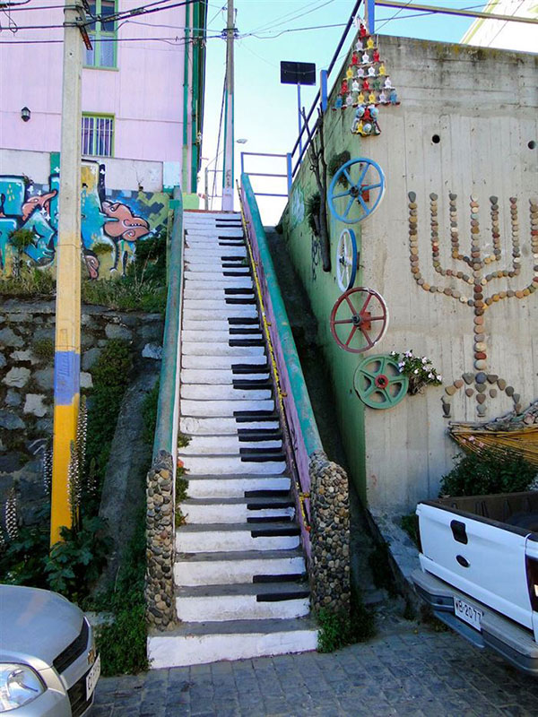 #品.创意#世界最美楼梯上的街头艺术(2)