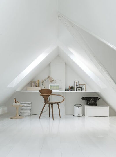 Via Nordic Leaves | White | Cherner Pretzel Chair