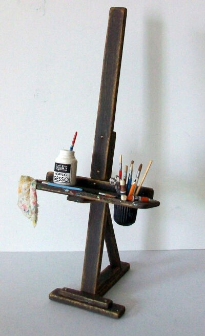 Miniature easel