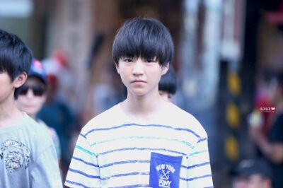 台湾行9p @TFBOYS-王俊凯 为你放弃世界有何不可 没有什么事情是不值得。喜欢你的这份心不想变也不会变，生日快乐｛www.wangjunkai0921.com｝出处见水印